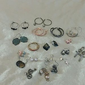 Lots of cute earrings!